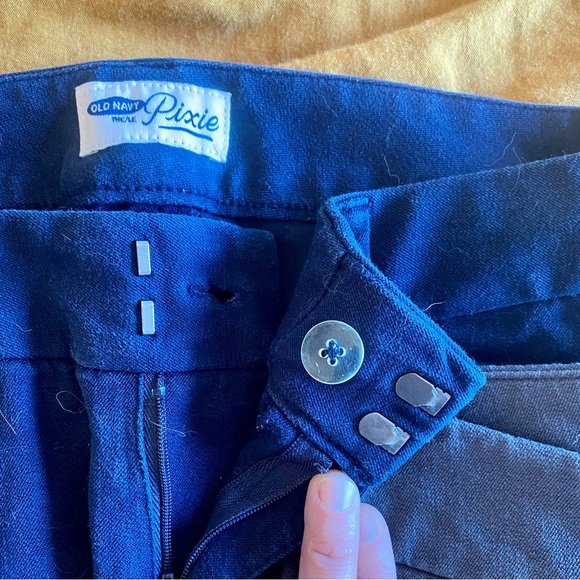 Old Navy Pixie Pants - 2 pairs - size 4 Regular - Picture 3 of 8